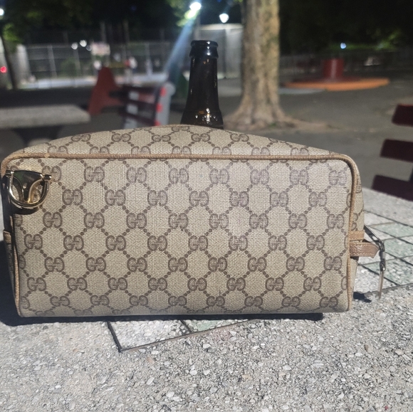 GUCCI GG SUPREME Beige Canvas Toiletry Fanny Pack Crossbody WristletAUTHENTIC
